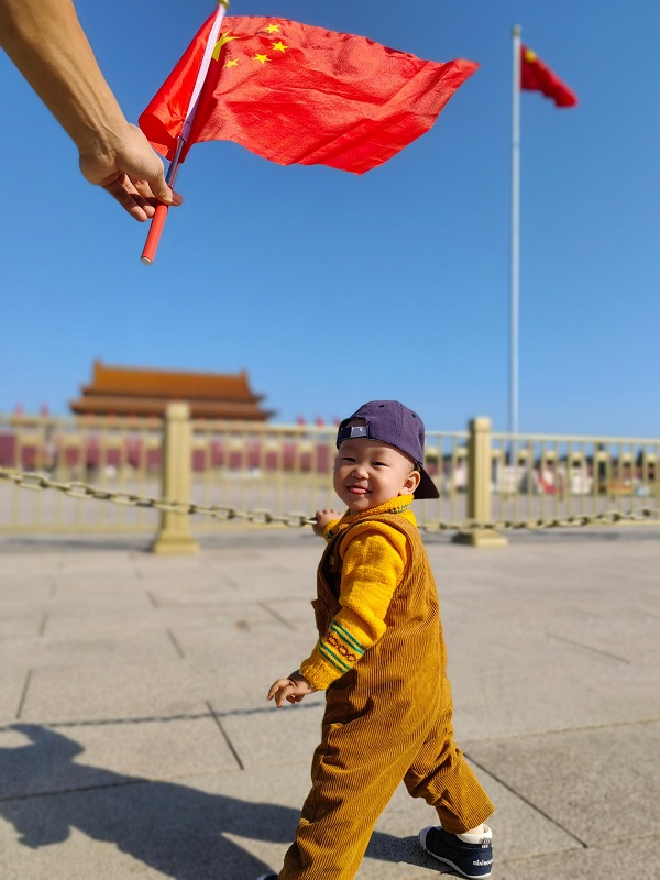 图2 生在红旗下.jpg